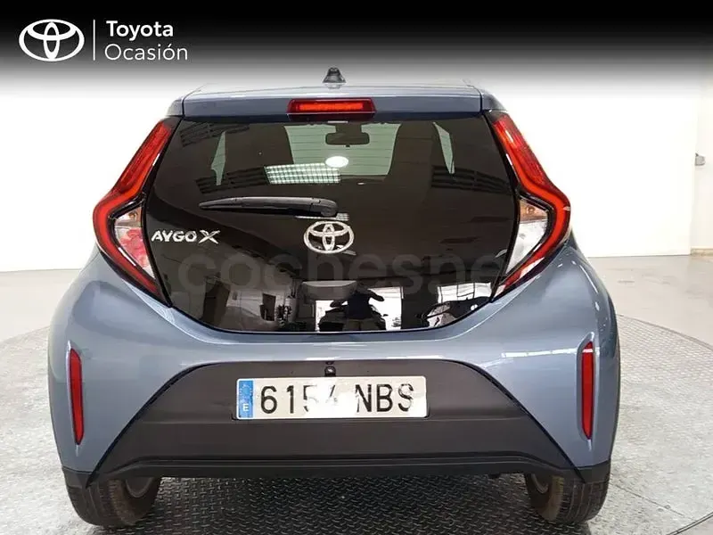 Usado Toyota Aygo X Play 72 CV (52 kW) 2025 Gris / plata SUV