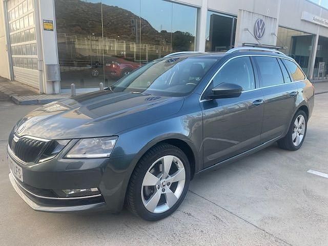 Gris / plata Usado 2020 Skoda Octavia Style Familiar | 20.990 € (Un poco caro) - Imagen 1/4