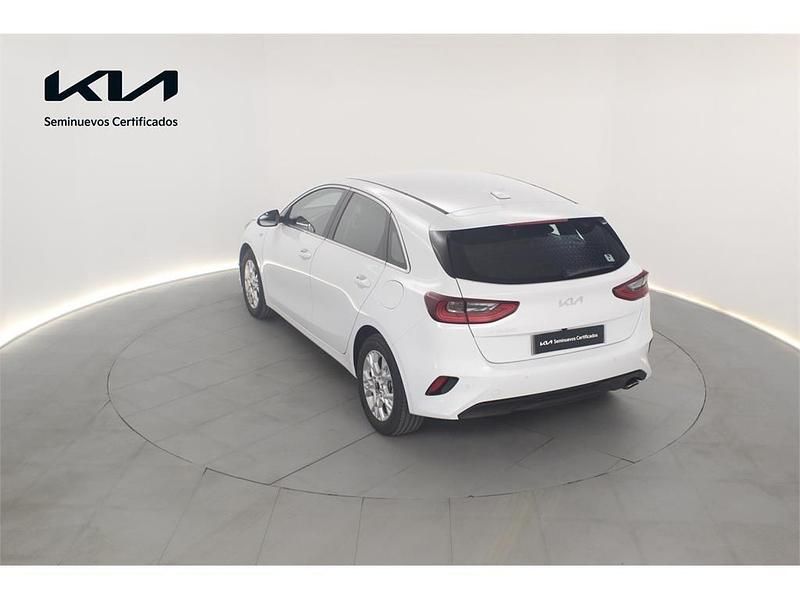 Blanco Usado 2024 Kia Ceed Utilitario | 17.612 € (Precio justo) - Imagen 1/1