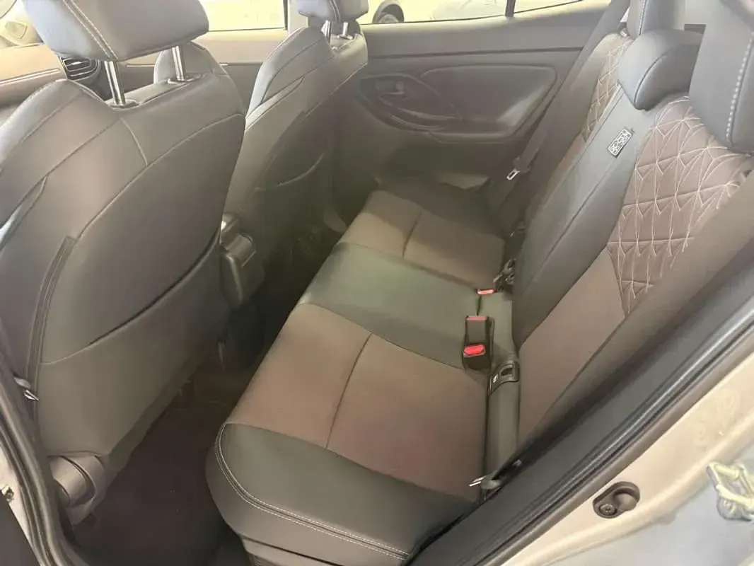 Usado Toyota Yaris Cross Active 125 CV (91 kW) 2024 Gris SUV