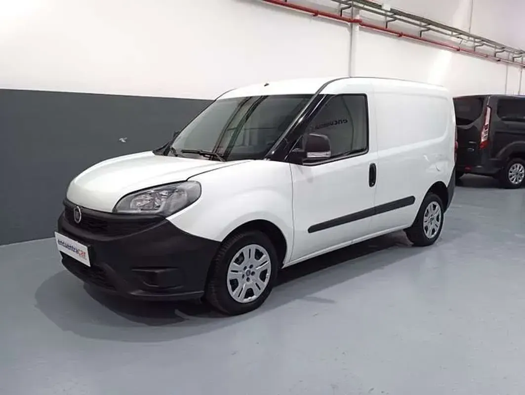 Usado Fiat Doblò 95 CV (69 kW) 2021 Blanco Monovolumen