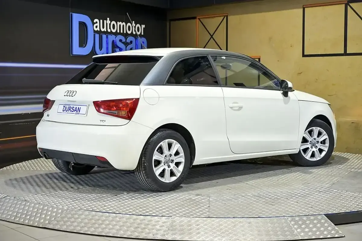 Usado Audi A1 Attraction 105 CV (77 kW) 2010 Blanco Utilitario