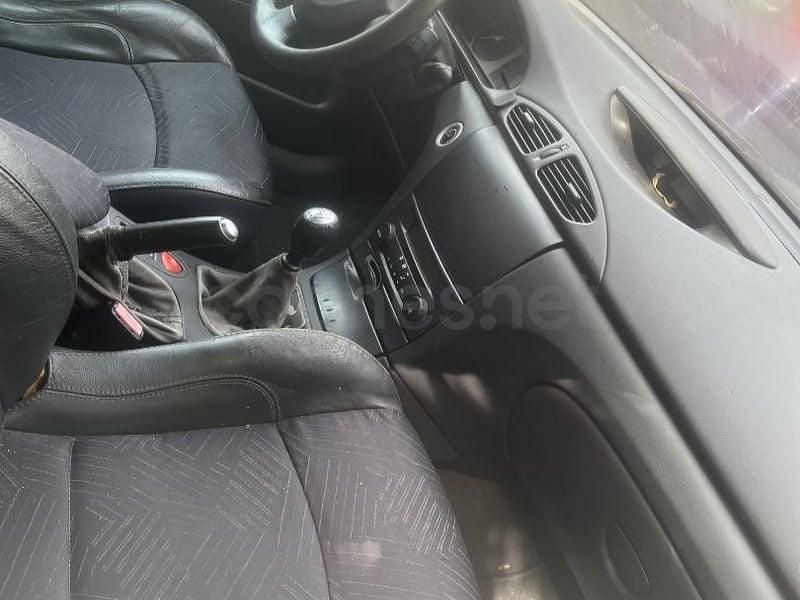 Usado Renault Laguna II Dynamique 120 CV (88 kW) 2003 Gris Berlina