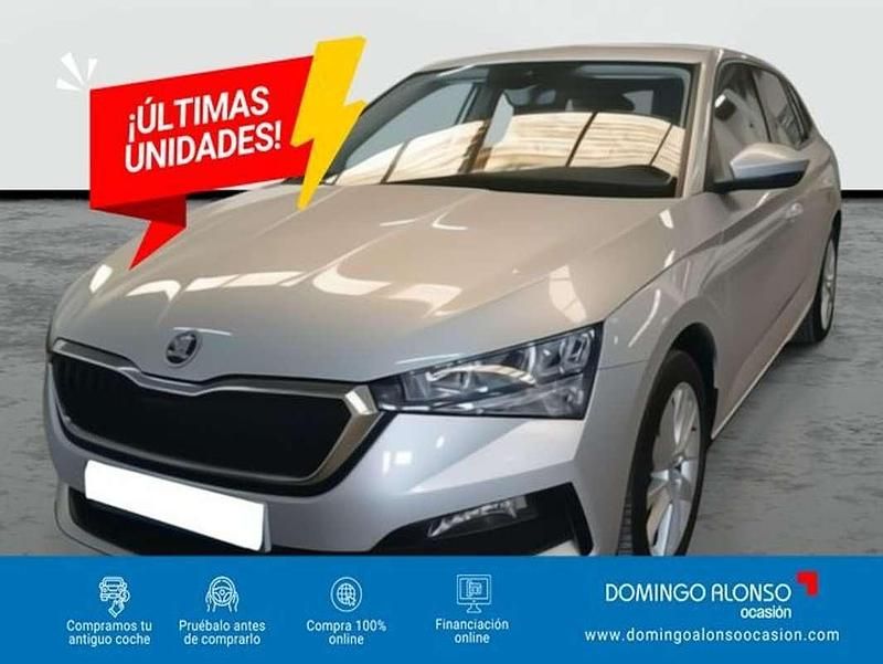 Usado Skoda Scala Ambition 110 CV (80 kW) 2023 Plateado Utilitario