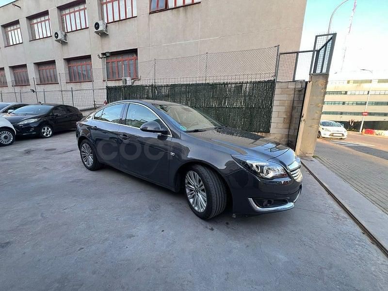 Usado Opel Insignia Excellence 140 HP (102 kW) 2014 Preto Carrinha