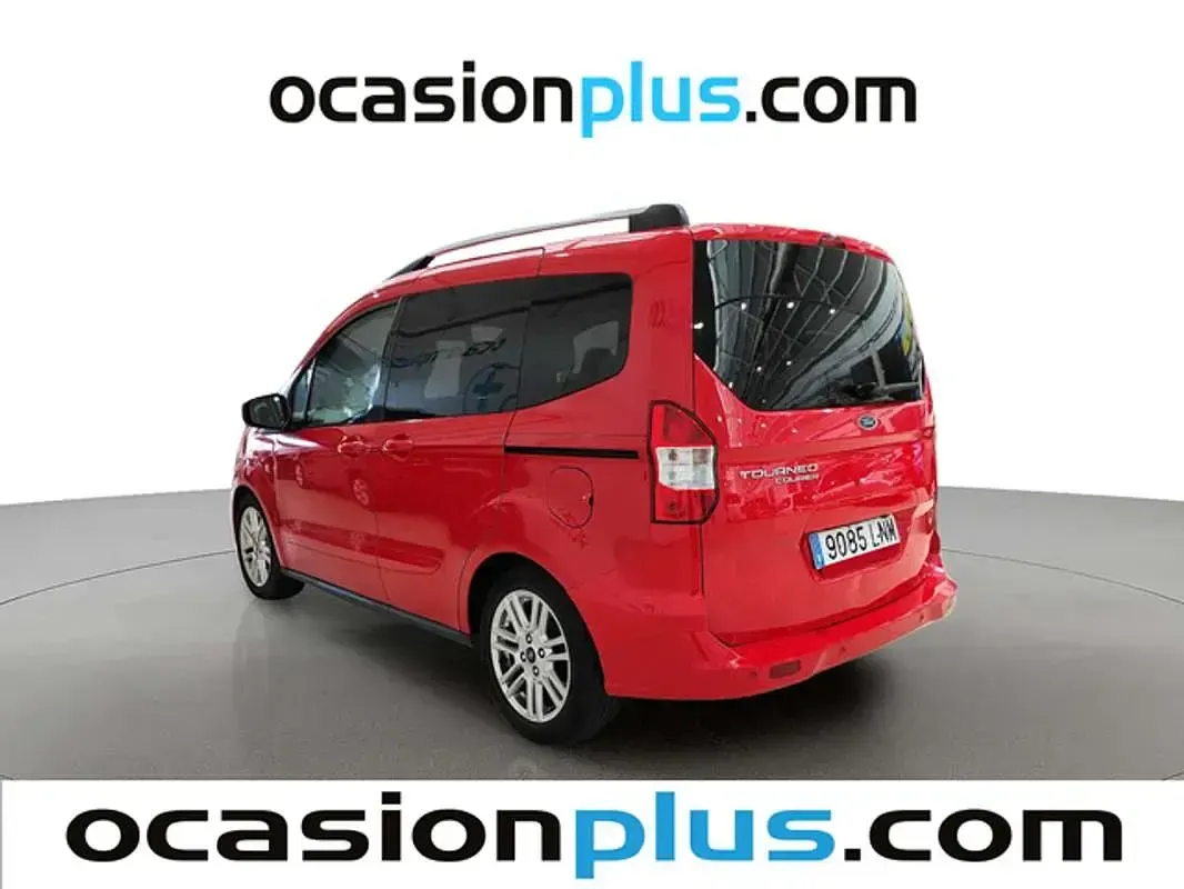 Usado Ford Tourneo Titanium 101 CV (74 kW) 2021 Rojo Van
