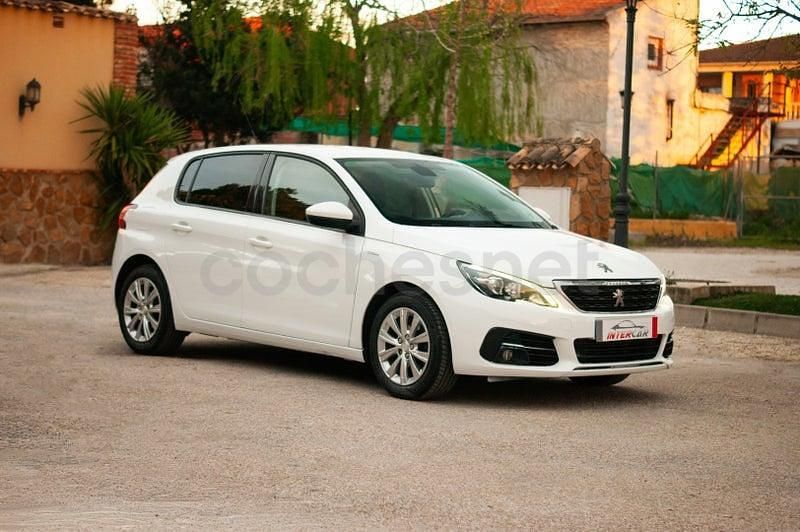 Usado Peugeot 308 Style 100 CV (73 kW) 2019 Blanco Berlina