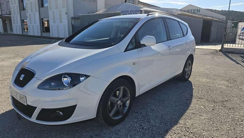 Usado Seat Altea XL Ecomotive 105 CV (77 kW) 2015 Blanco Monovolumen