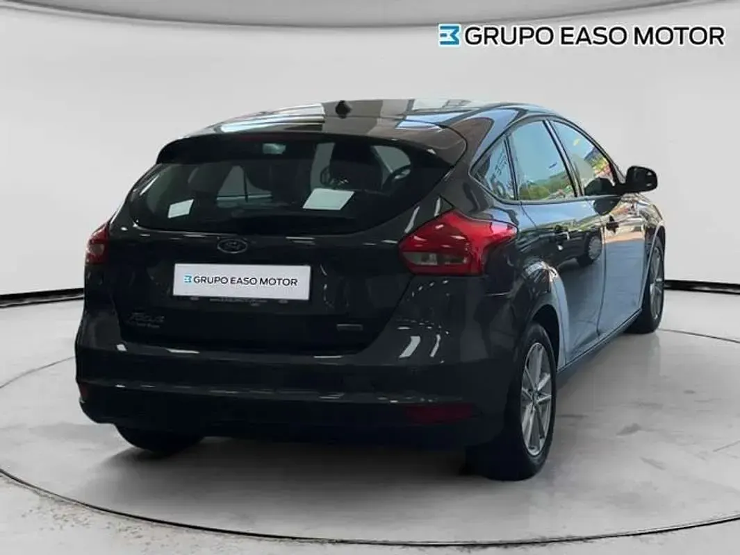Usado Ford Focus Trend+ 125 CV (91 kW) 2017 Gris Utilitario