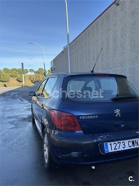 Azul Usado 2004 Peugeot 307 Berlina | 2000 € (Buen precio) - Imagen 1/4