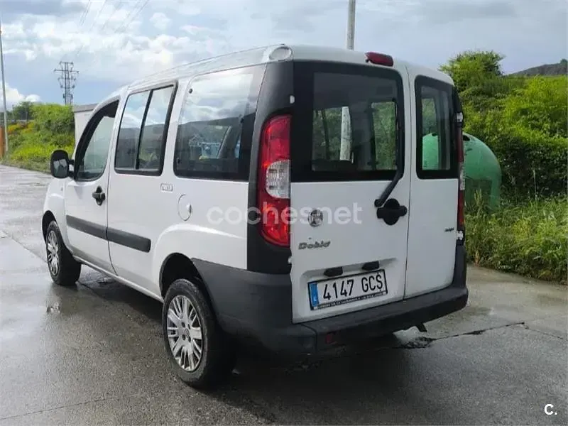 Usado Fiat Doblò Active 75 CV (55 kW) 2009 Blanco Monovolumen