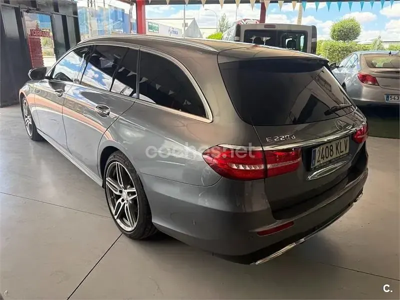 Usado Mercedes E220 194 CV (142 kW) 2018 Gris / plata Familiar