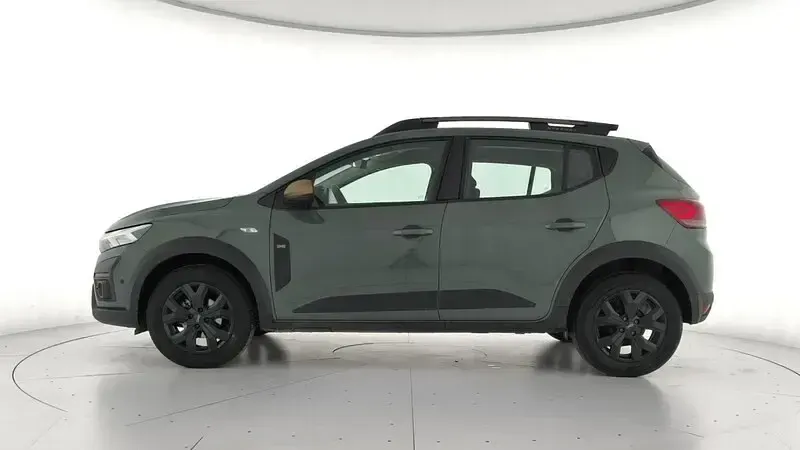 Usado Dacia Sandero Extreme 101 CV (74 kW) 2025 Verde Berlina