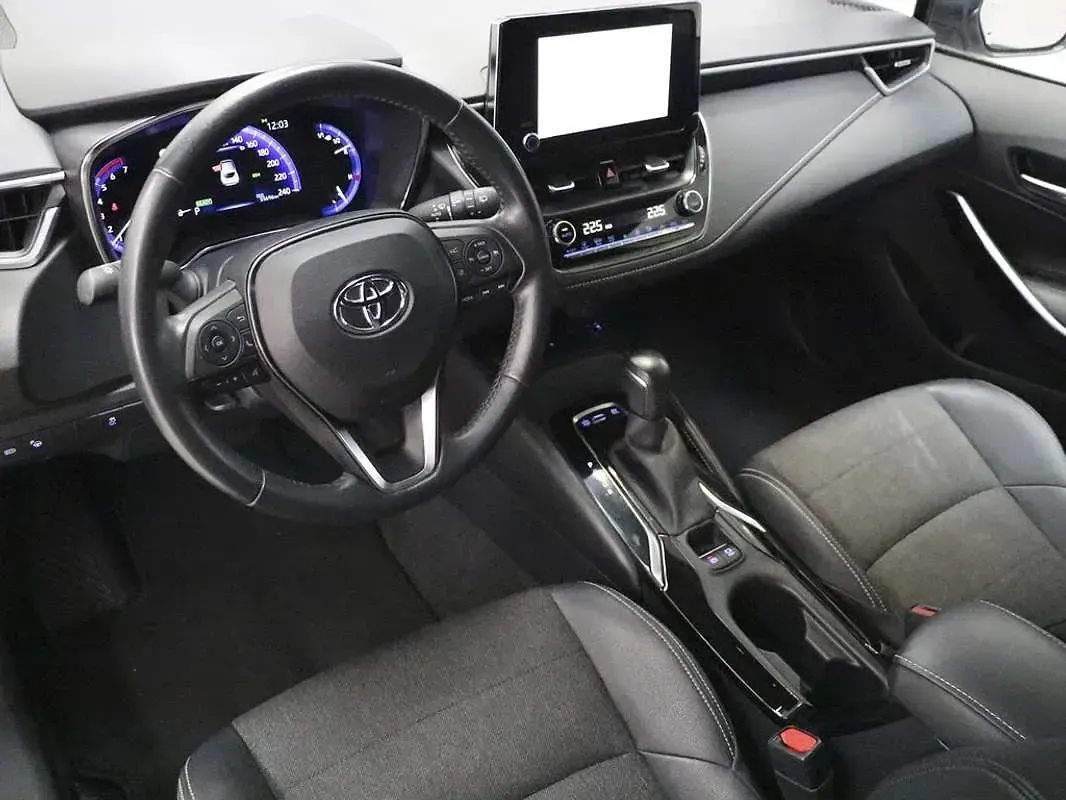Usado Toyota Corolla Style 122 CV (89 kW) 2022 Gris Utilitario