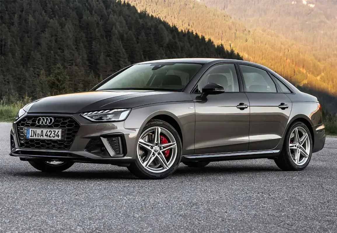 Usado Audi A4 S-Line 150 CV (110 kW) 2025 Azul Berlina