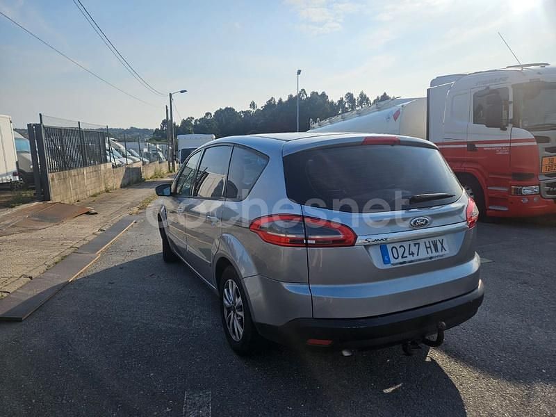 Usado Ford S-MAX Limited 115 CV (84 kW) 2014 Gris / plata Monovolumen