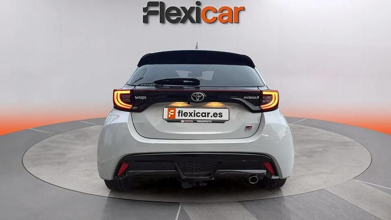Usado Toyota Yaris Hybrid Sport 116 CV (85 kW) 2023 Blanco Utilitario