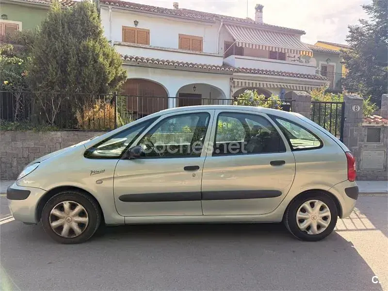 Usado Citroën Xsara Picasso Exclusive 90 CV (66 kW) 2004 Gris / plata Monovolumen