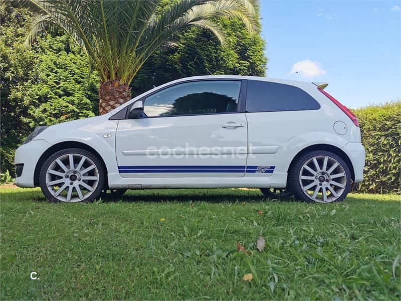 Blanco Usado 2007 Ford Fiesta ST Utilitario | 5700 € - Imagen 1/4