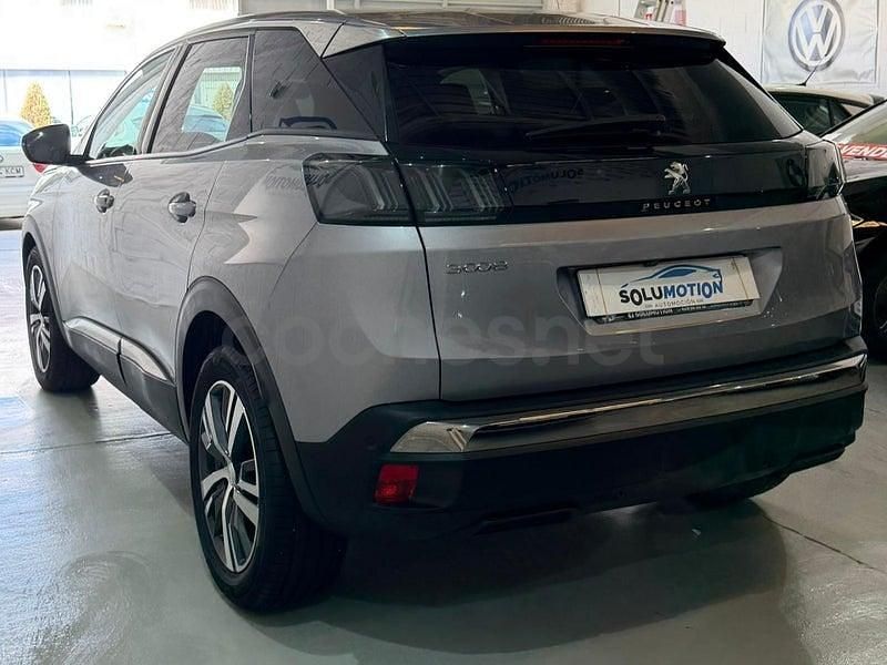 Usado Peugeot 3008 Allure 130 CV (95 kW) 2021 Gris / plata SUV