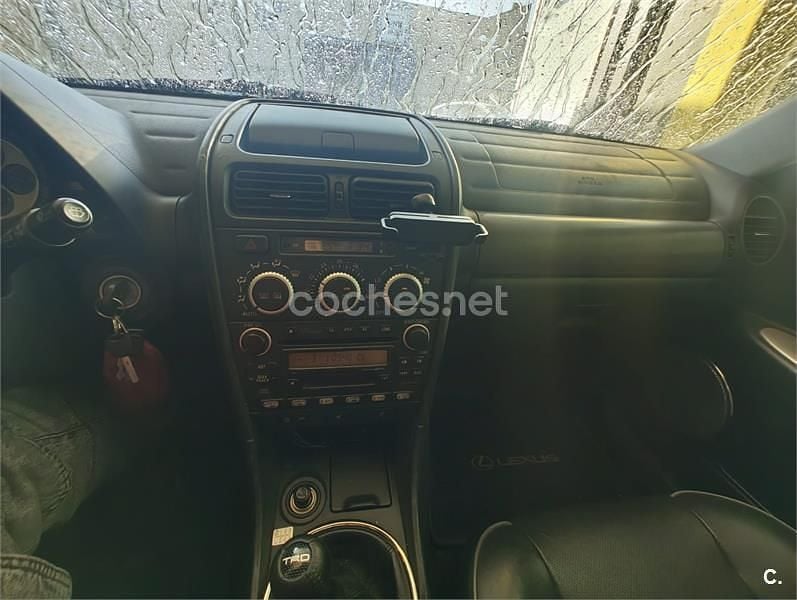 Usado Lexus IS200 155 CV (114 kW) 2005 Gris / plata Berlina