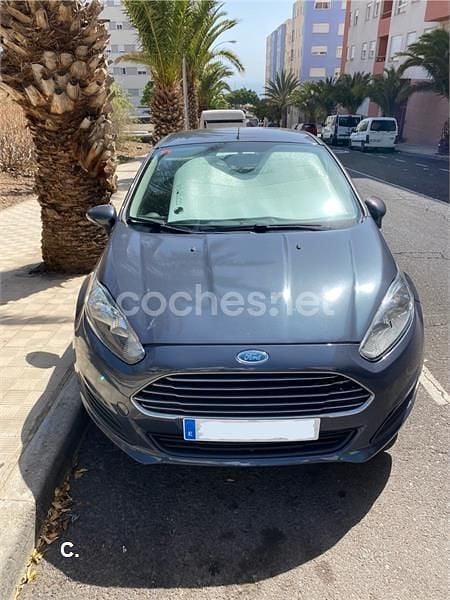 Usado Ford Fiesta Trend 82 CV (60 kW) 2013 Gris / plata Utilitario