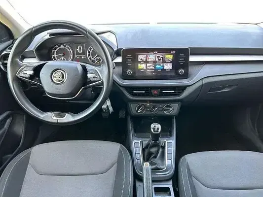 Usado Skoda Fabia Ambition 80 CV (58 kW) 2022 Blanco Utilitario