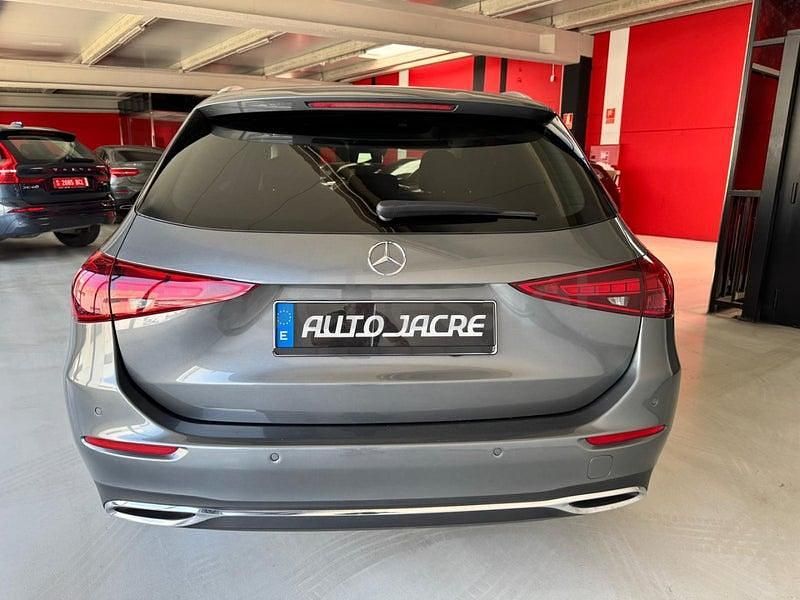 Usado Mercedes C220 200 CV (147 kW) 2022 Gris / plata Familiar