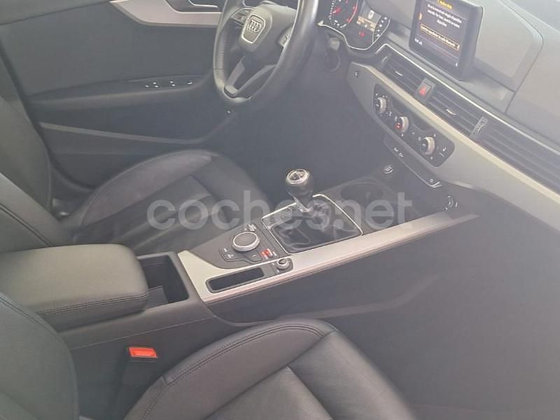 Usado Audi A4 Advanced 150 CV (110 kW) 2018 Gris / plata Berlina