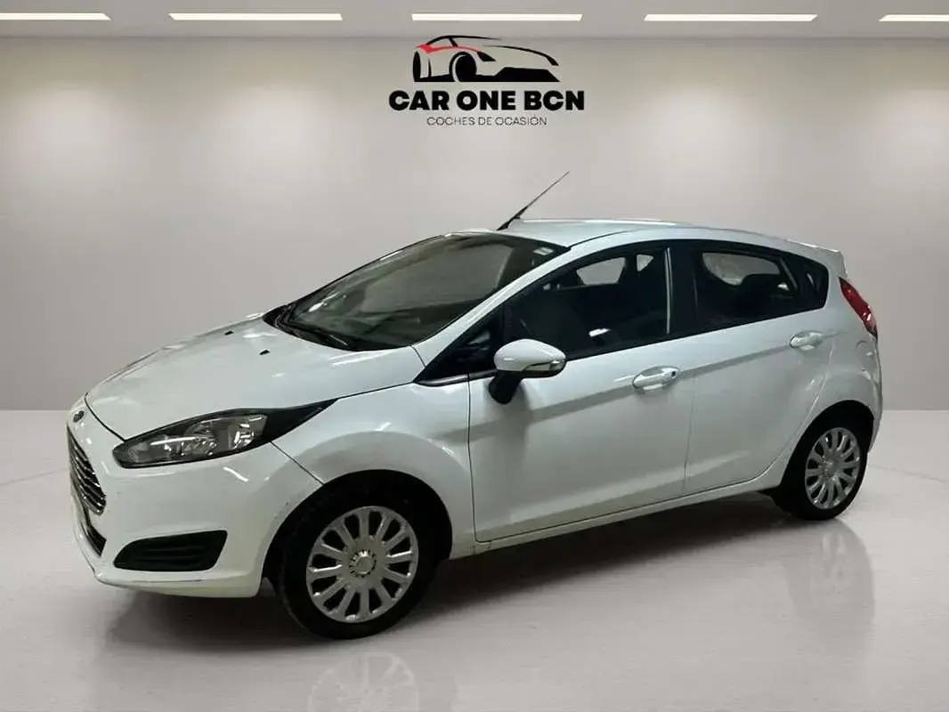 Usado Ford Fiesta Trend 82 CV (60 kW) 2015 Blanco Utilitario