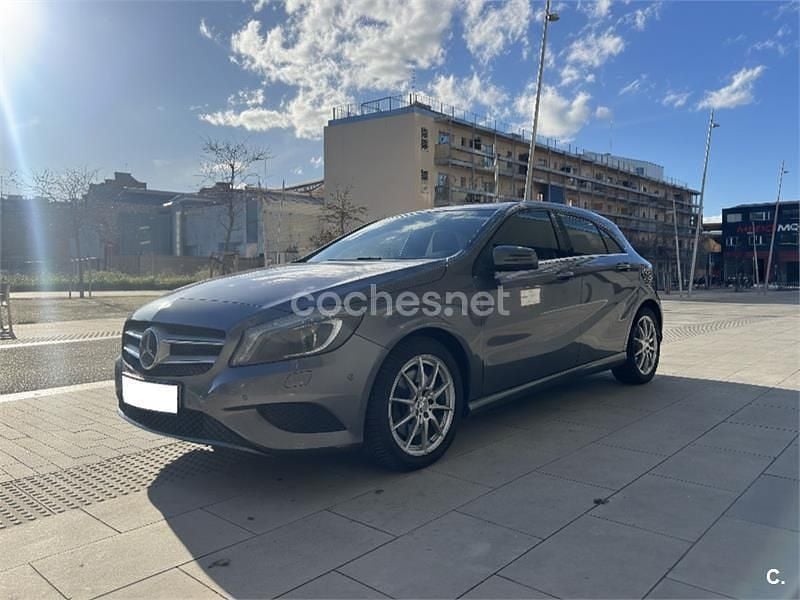 Usado Mercedes A250 Style 211 CV (155 kW) 2013 Gris / plata Berlina