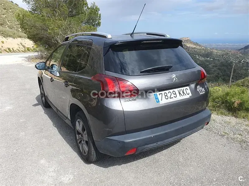Usado Peugeot 2008 Style 82 CV (60 kW) 2018 Beige SUV