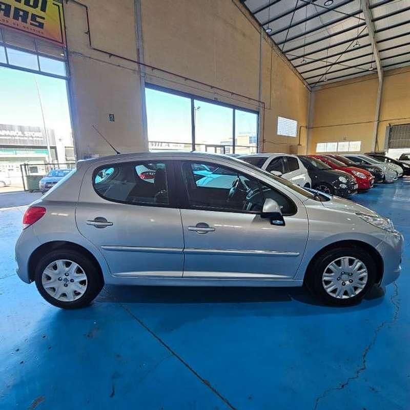 Usado Peugeot 207 Active 73 CV (53 kW) 2011 Gris Utilitario