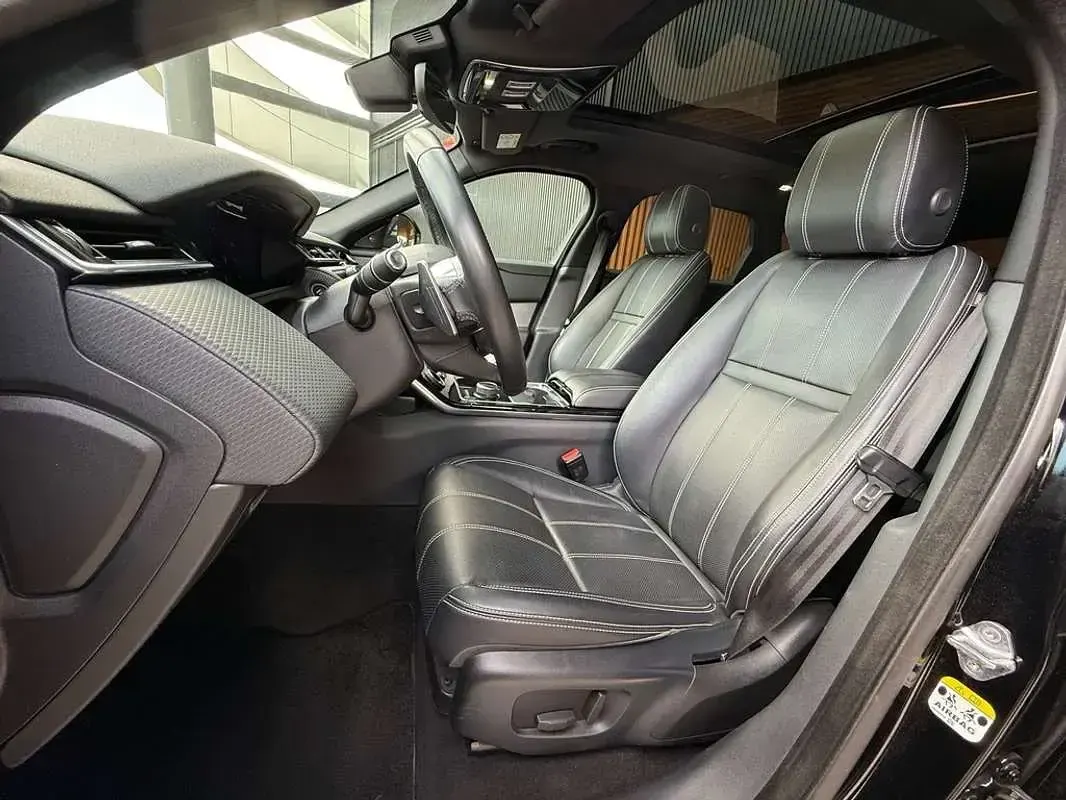 Usado Land Rover Range Rover Velar Basis 180 CV (132 kW) 2019 Negro SUV