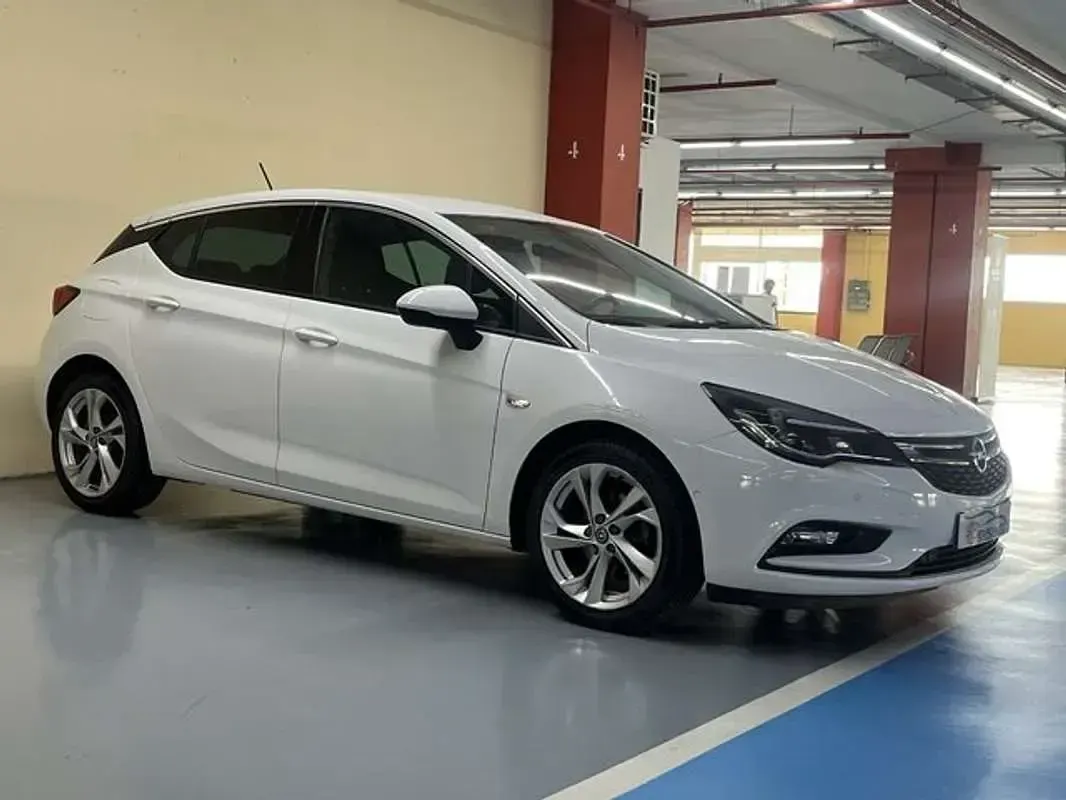 Usado Opel Astra Dynamic 150 CV (110 kW) 2018 Blanco Utilitario
