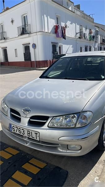 Usado Nissan Almera Comfort 90 CV (66 kW) 2001 Gris / plata Berlina