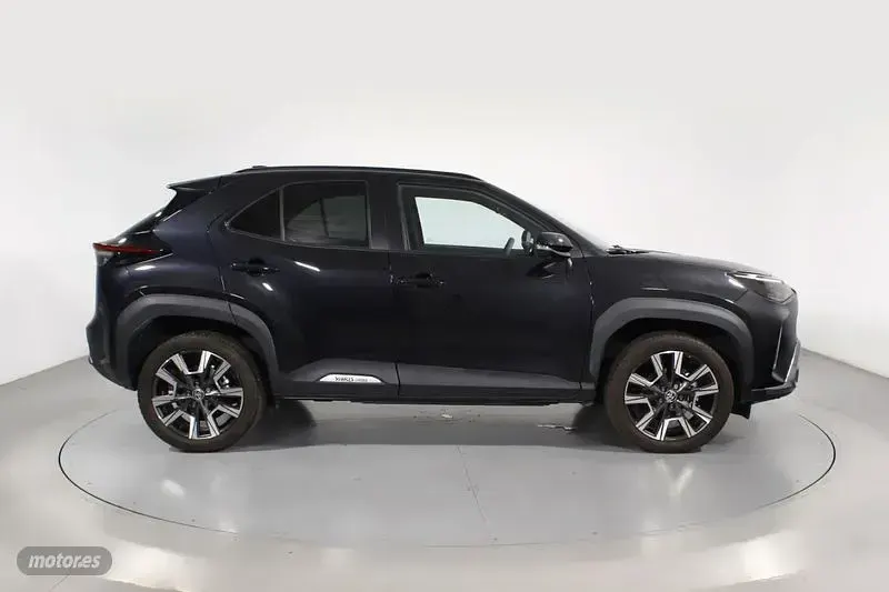 Usado Toyota Yaris Cross Style 130 CV (95 kW) 2025 Negro SUV