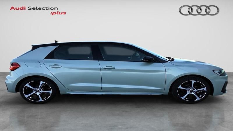 Usado Audi A1 Sportback 95 CV (69 kW) 2023 Plata rocío metalizado y techo negro mito metalizado Utilitario