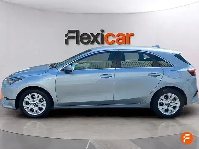 Usado Kia Ceed 136 CV (100 kW) 2023 Gris Utilitario