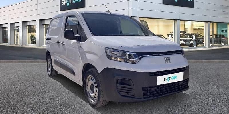 Usado Fiat Doblò S 102 CV (75 kW) 2023 Blanco Monovolumen