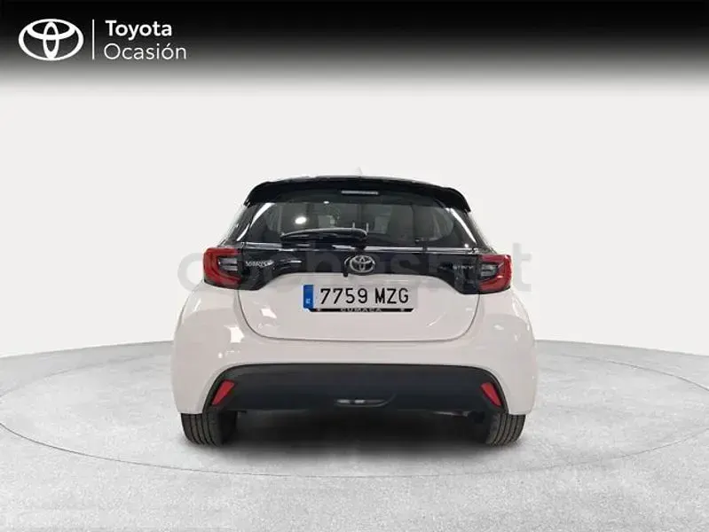 Usado Toyota Yaris Hybrid Active 116 CV (85 kW) 2025 Blanco Berlina