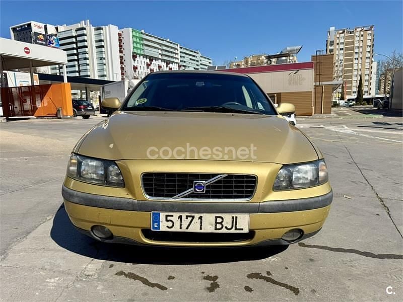Käytetty Volvo S60 170 HP (125 kW) 2001 Keltainen Sedan