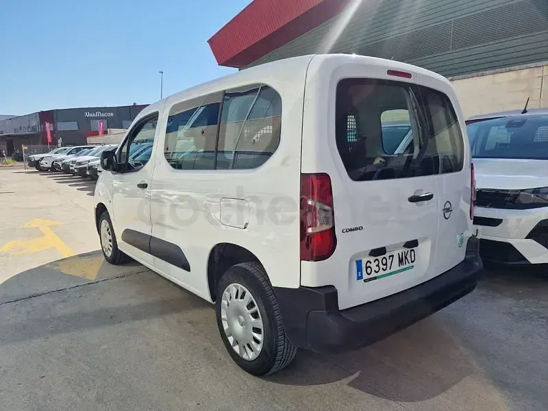 Usado Opel Combo Life Edition+ 102 CV (75 kW) 2023 Blanco Monovolumen