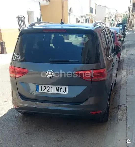 Usado VW Touran Advance 150 CV (110 kW) 2016 Gris / plata Monovolumen