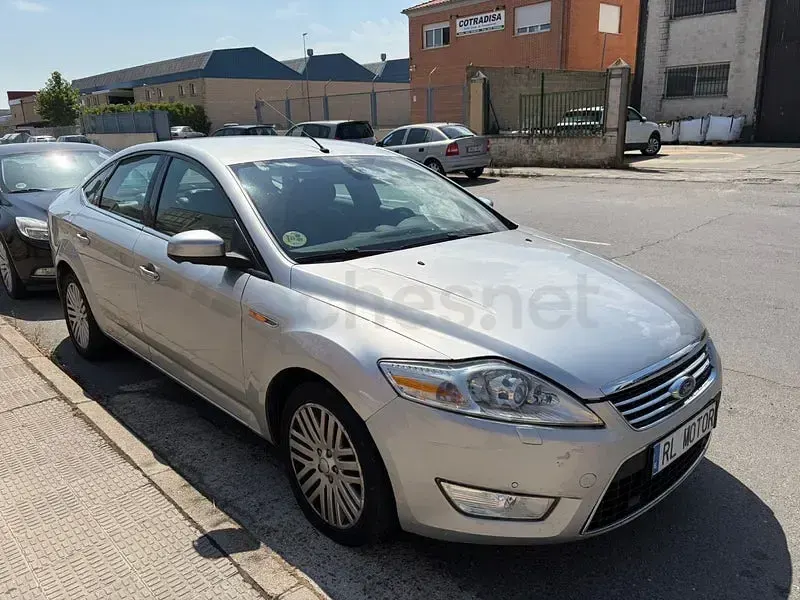 Usado Ford Mondeo Ghia 140 CV (102 kW) 2009 Gris / plata Berlina