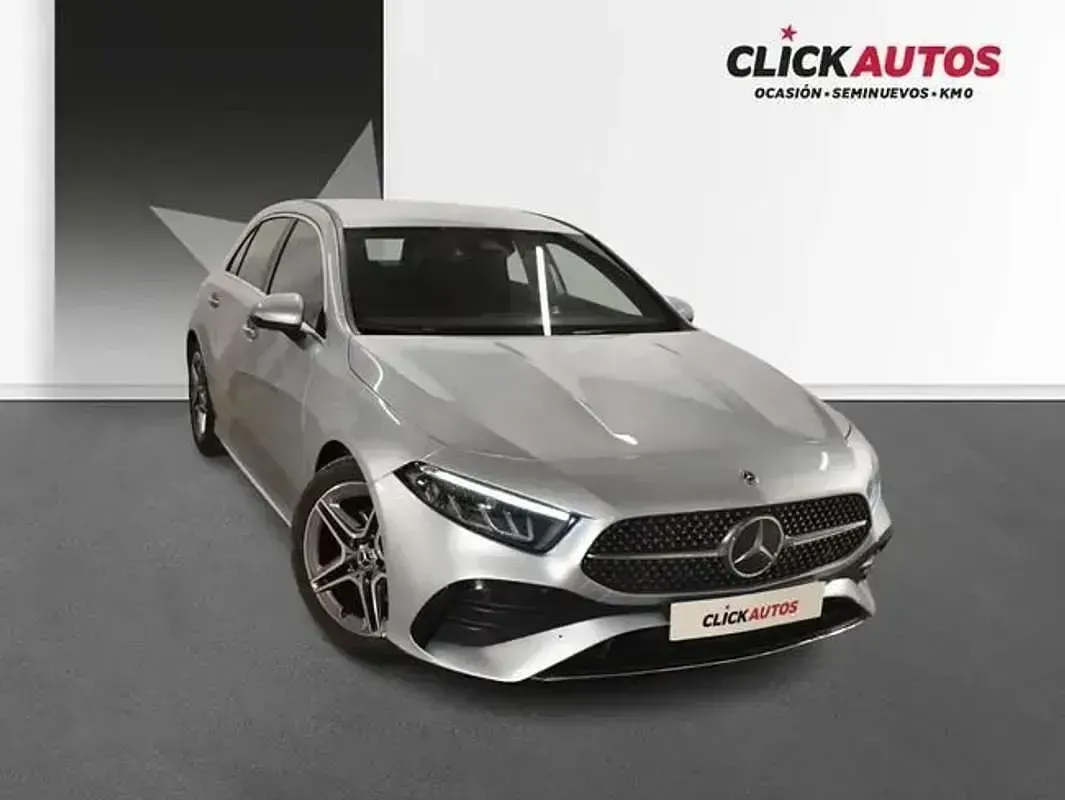 Usado Mercedes A180 AMG line 137 CV (100 kW) 2024 Plateado Berlina