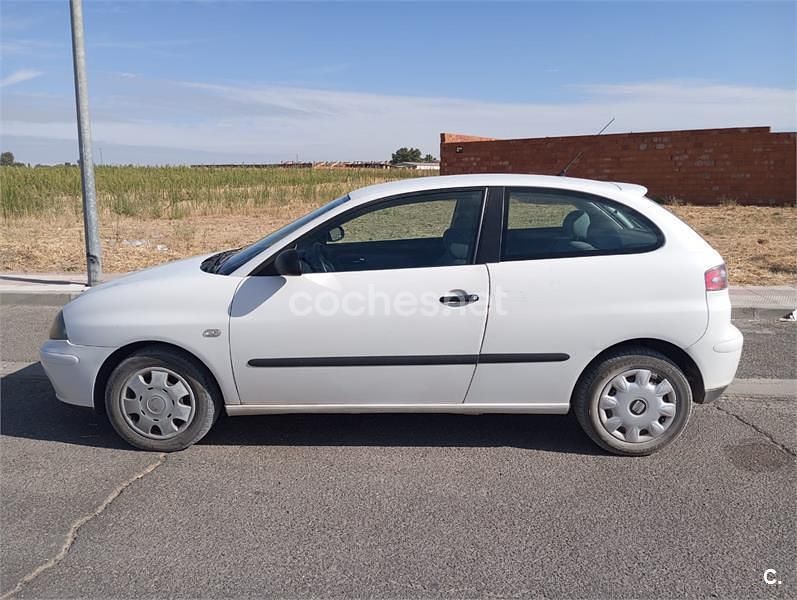 Usado Seat Ibiza 64 CV (47 kW) 2003 Blanco Berlina