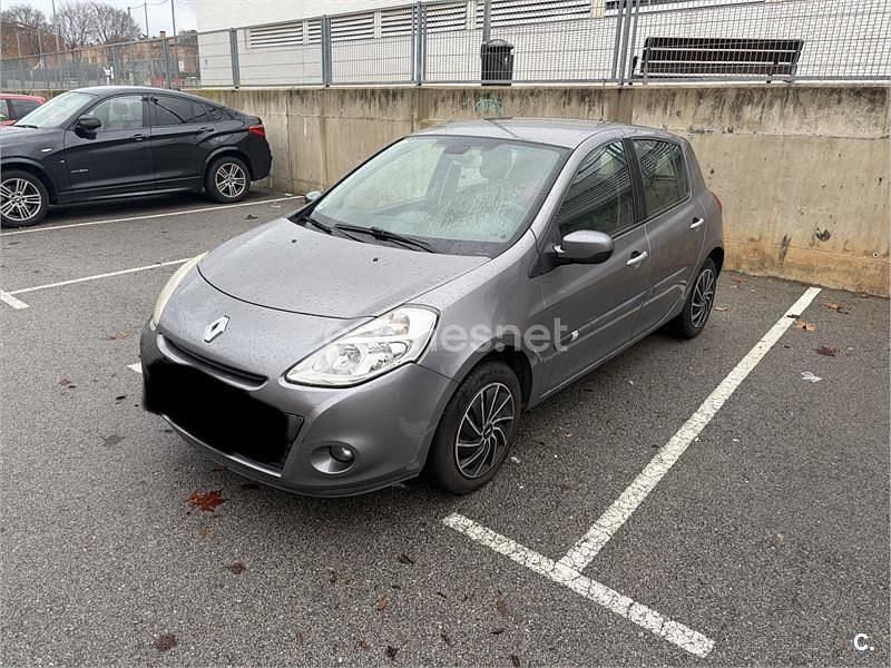 Usado Renault Clio II Authentique 70 CV (51 kW) 2010 Gris / plata Berlina