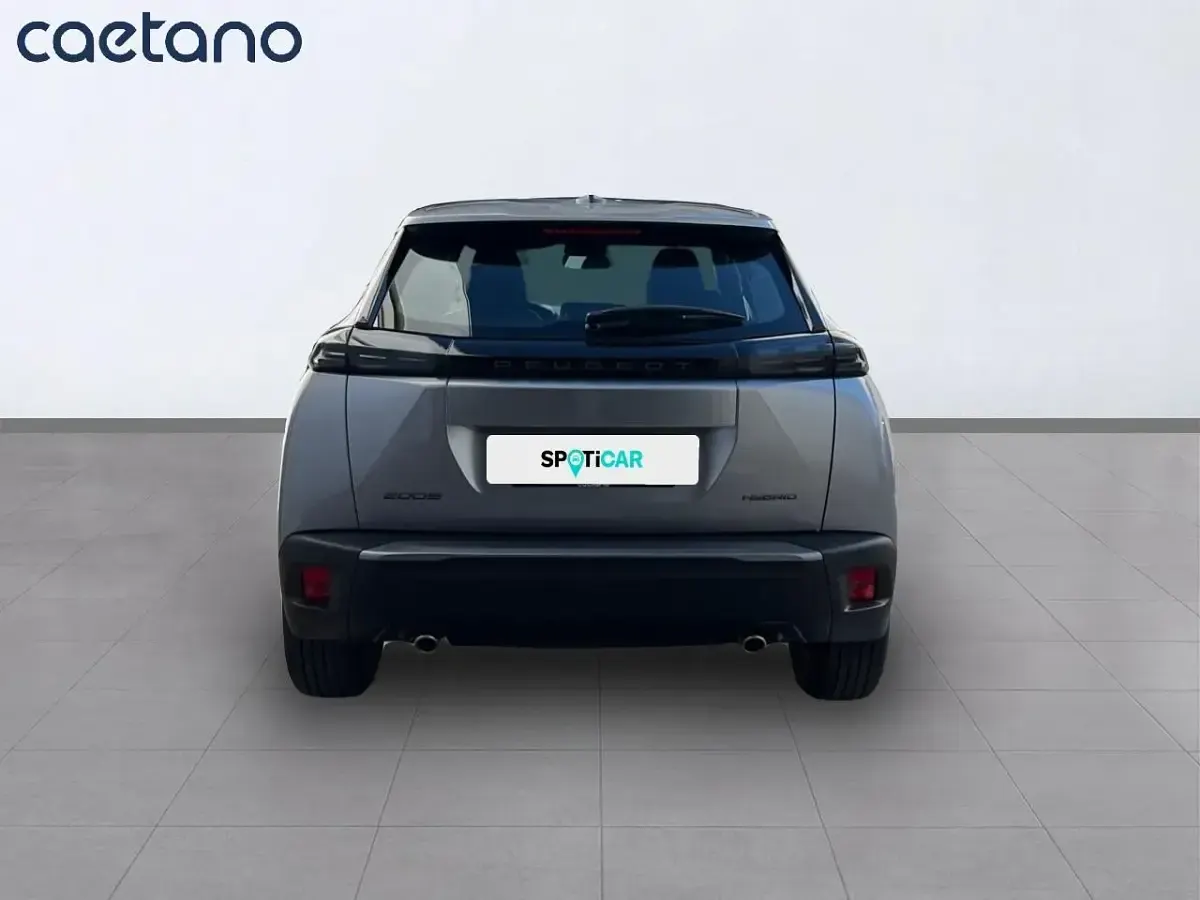 Usado Peugeot 2008 Style 110 CV (80 kW) 2026 Gris SUV