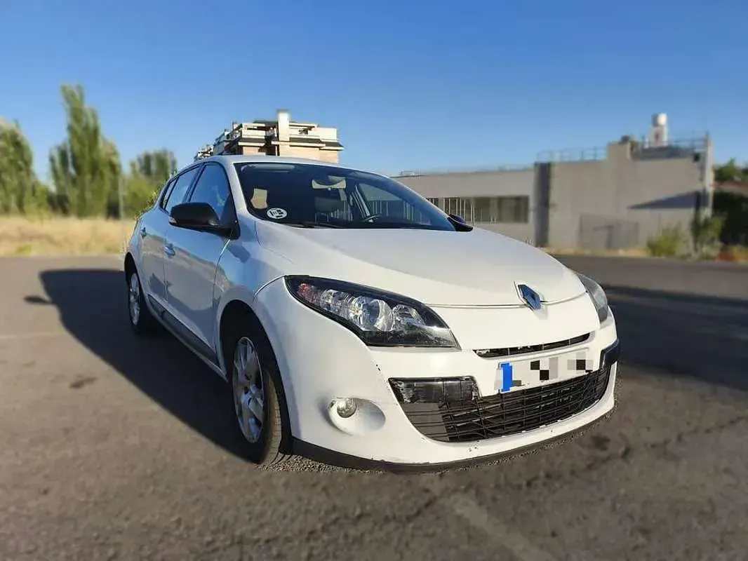 Usado Renault Mégane III Authentique 90 CV (66 kW) 2012 Blanco Berlina
